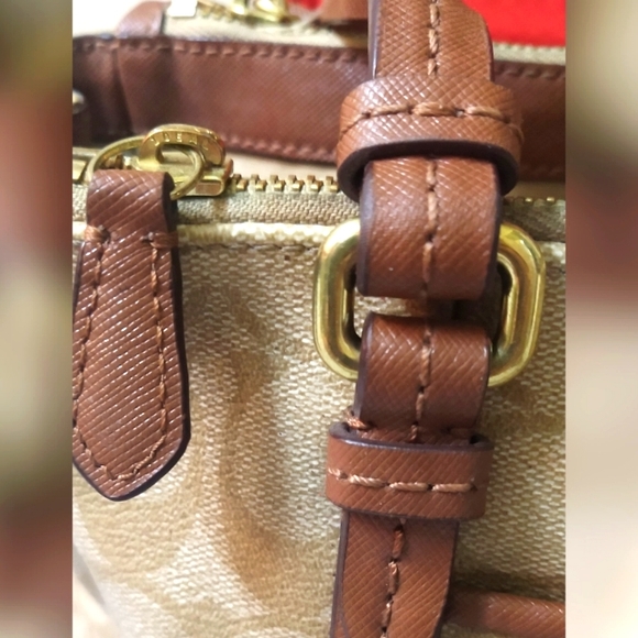 Coach New York Peyton Double Zip Carryall Khaki/Brown #C1495-F24603 pre-owned - Picture 4 of 14